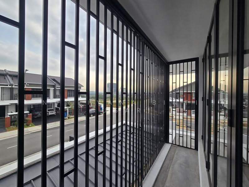 Rumah Teres 2-Tingkat untuk Disewa di Elmina (Shah Alam) - Nurliyana Binti Busari - Balcony - PropertyGuru.com.my