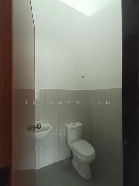 Rumah Teres 1-Tingkat untuk Dijual di Pulau Indah (Klang) - Jackson Lim - Bathroom - PropertyGuru.com.my