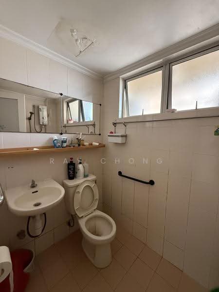 Kondominium untuk Dijual di Vista Tasik - Ray Chong - Bathroom - PropertyGuru.com.my