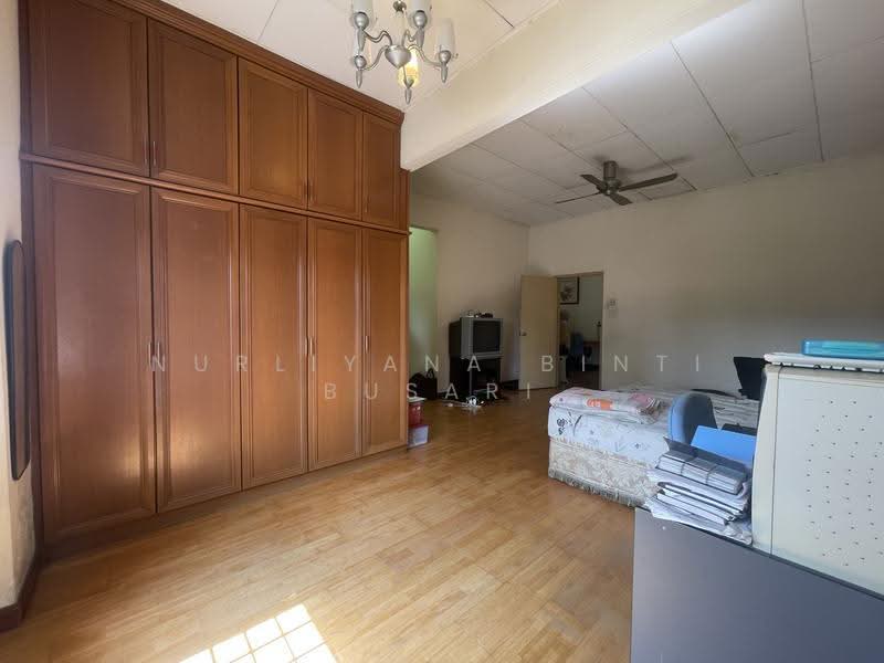2-storey Terraced House for Sale in Bukit Jelutong (Shah Alam) - Nurliyana Binti Busari - Bedroom - PropertyGuru.com.my