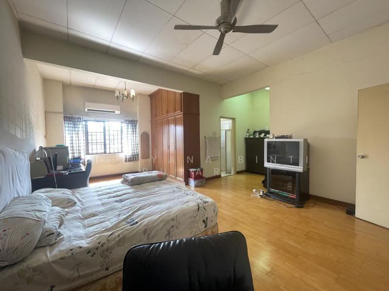 2-storey Terraced House for Sale in Bukit Jelutong (Shah Alam) - Nurliyana Binti Busari - Bedroom - PropertyGuru.com.my