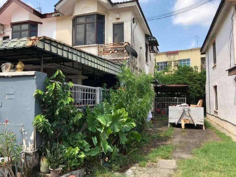 2-storey Terraced House for Sale in Taman Tan Sri Yaacob (Johor Bahru) - Zoey Lee - Exterior - PropertyGuru.com.my