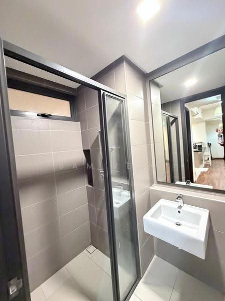 Kediaman Servis untuk Dijual di The Tamarind - Sam Yeoh - Bathroom - PropertyGuru.com.my