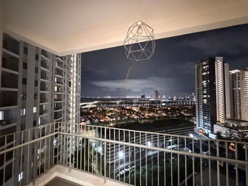 Kediaman Servis untuk Dijual di The Tamarind - Sam Yeoh - Balcony - PropertyGuru.com.my