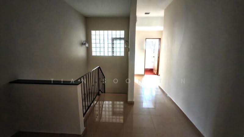 2-storey Terraced House for Sale in Taman Lucky (Bangsar) - Tian Soon Tan - Corridor - PropertyGuru.com.my