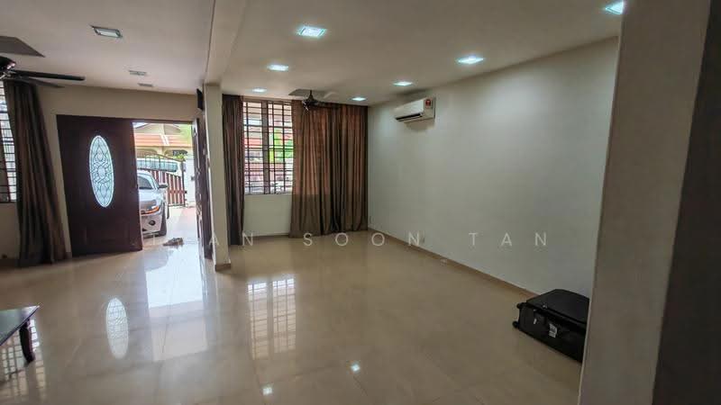 2-storey Terraced House for Sale in Taman Lucky (Bangsar) - Tian Soon Tan - Living Room - PropertyGuru.com.my