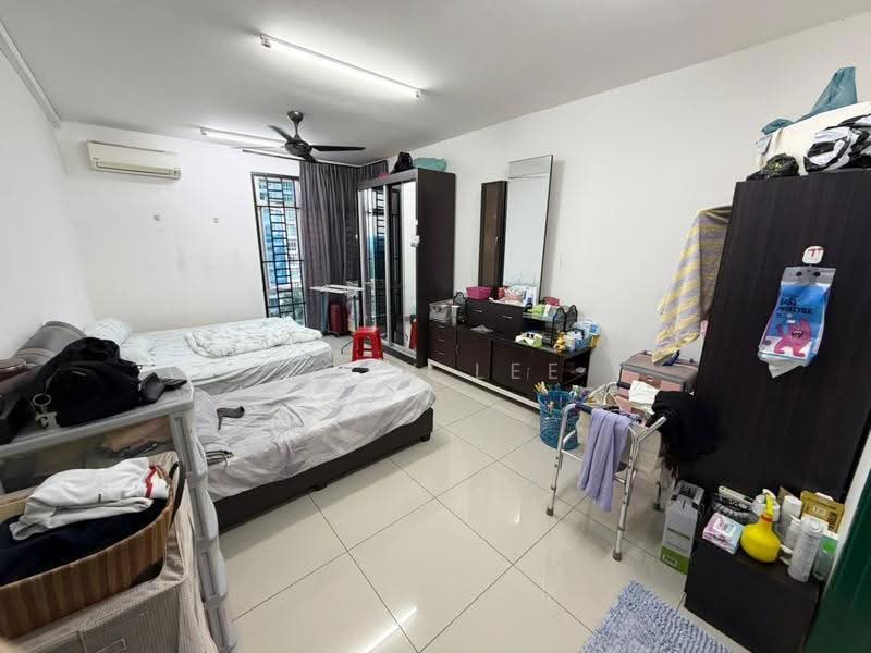 Kediaman Servis untuk Dijual di D'Ambience Residences (Pangsapuri Ikatan Flora) - Zoey Lee - Bedroom - PropertyGuru.com.my