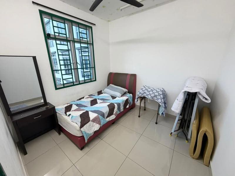 Kediaman Servis untuk Dijual di D'Ambience Residences (Pangsapuri Ikatan Flora) - Zoey Lee - Bedroom - PropertyGuru.com.my