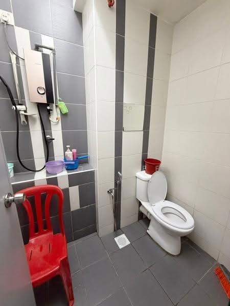 Kediaman Servis untuk Dijual di D'Ambience Residences (Pangsapuri Ikatan Flora) - Zoey Lee - Bathroom - PropertyGuru.com.my