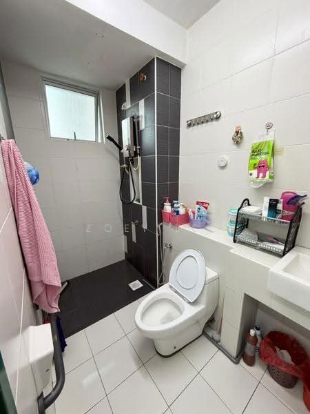 Kediaman Servis untuk Dijual di D'Ambience Residences (Pangsapuri Ikatan Flora) - Zoey Lee - Bathroom - PropertyGuru.com.my
