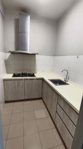 Kediaman Servis untuk Dijual di V Residence 3 @ Sunway Velocity - Yen Lim - Kitchen - PropertyGuru.com.my