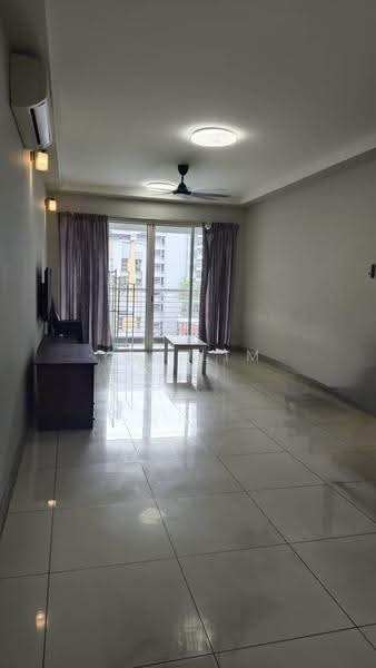 Kediaman Servis untuk Dijual di V Residence 3 @ Sunway Velocity - Yen Lim - Living Room - PropertyGuru.com.my