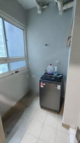 Kediaman Servis untuk Dijual di V Residence 3 @ Sunway Velocity - Yen Lim - Balcony - PropertyGuru.com.my