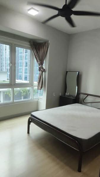 Kediaman Servis untuk Dijual di V Residence 3 @ Sunway Velocity - Yen Lim - Bedroom - PropertyGuru.com.my