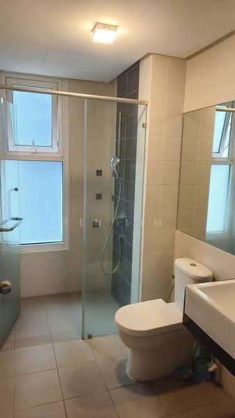 Kediaman Servis untuk Dijual di V Residence 3 @ Sunway Velocity - Yen Lim - Bathroom - PropertyGuru.com.my
