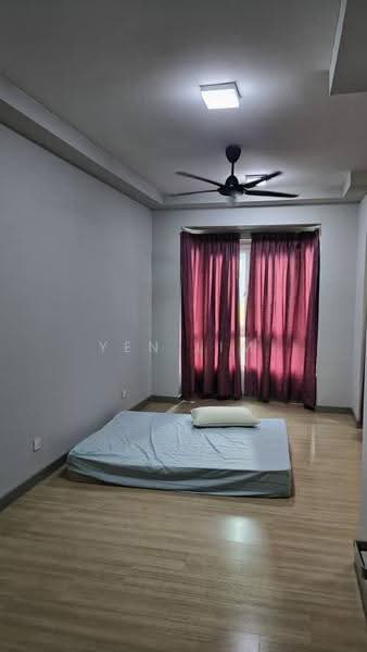 Kediaman Servis untuk Dijual di V Residence 3 @ Sunway Velocity - Yen Lim - Bedroom - PropertyGuru.com.my