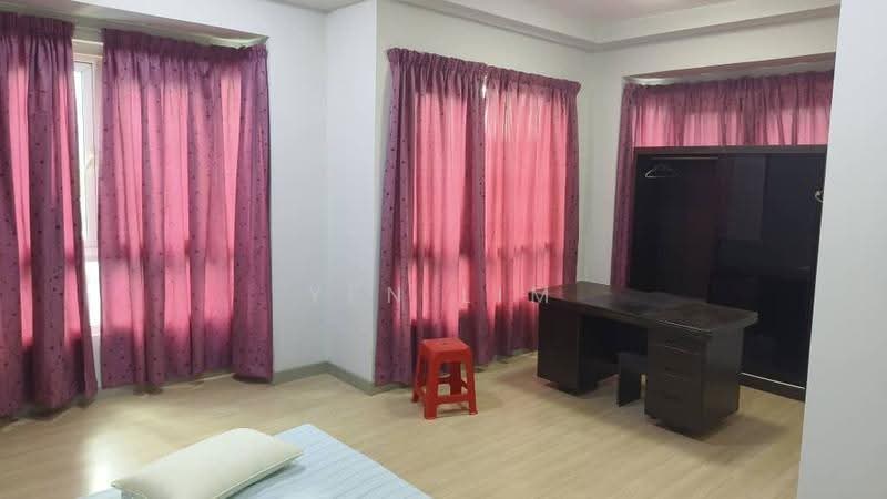 Kediaman Servis untuk Dijual di V Residence 3 @ Sunway Velocity - Yen Lim - Bedroom - PropertyGuru.com.my