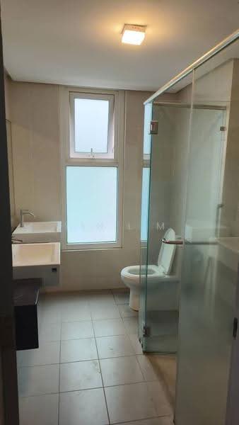 Kediaman Servis untuk Dijual di V Residence 3 @ Sunway Velocity - Yen Lim - Bathroom - PropertyGuru.com.my
