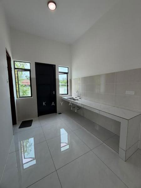 Rumah Berkembar untuk Dijual di Kampung Ampang Baru (Ipoh) - Kayan . - Kitchen - PropertyGuru.com.my