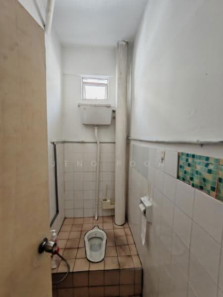 Shop / Office for Rent in Kuchai Lama (Kuala Lumpur) - Jeno Poon - Bathroom - PropertyGuru.com.my