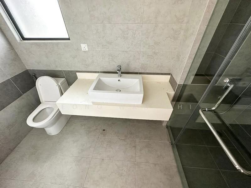 Semi-Detached House for Sale in Sungai Buloh (Selangor) - Yeong Wan Chi - Bathroom - PropertyGuru.com.my