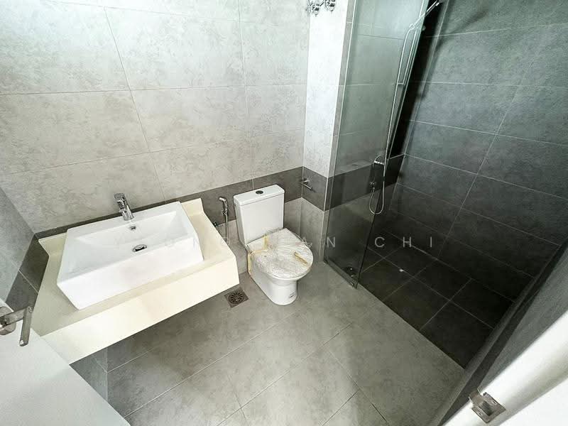Semi-Detached House for Sale in Sungai Buloh (Selangor) - Yeong Wan Chi - Bathroom - PropertyGuru.com.my