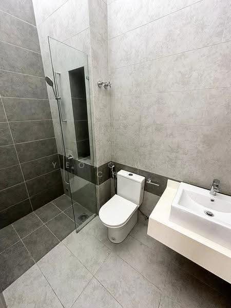Semi-Detached House for Sale in Sungai Buloh (Selangor) - Yeong Wan Chi - Bathroom - PropertyGuru.com.my