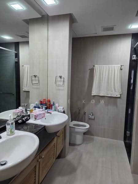 Kondominium untuk Dijual di The Capsquare Residences - Elaine Kow - Bathroom - PropertyGuru.com.my