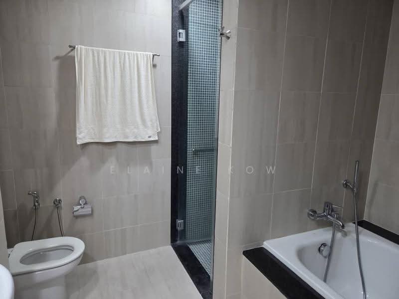 Kondominium untuk Dijual di The Capsquare Residences - Elaine Kow - Bathroom - PropertyGuru.com.my