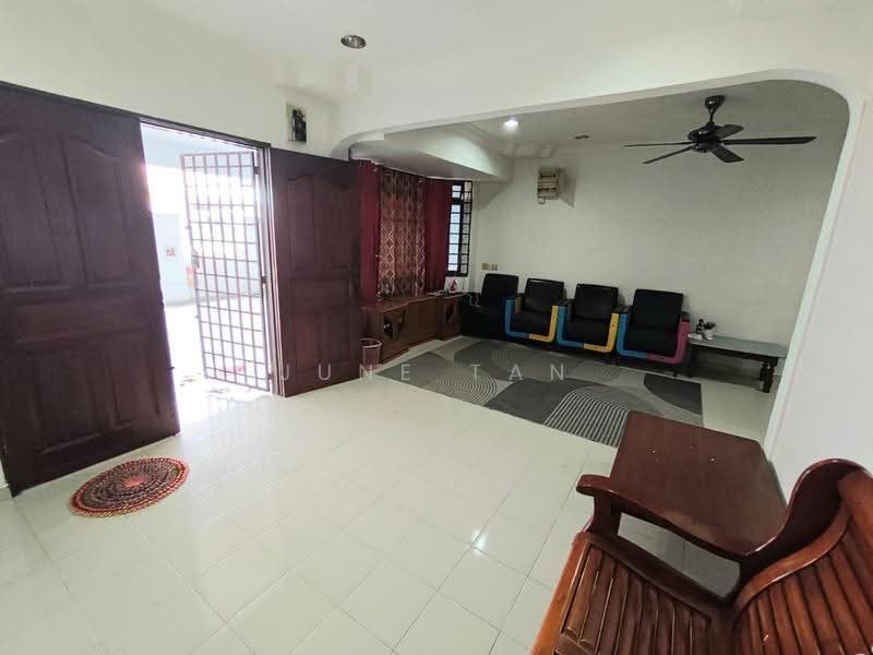 Rumah Teres 1.5-Tingkat untuk Dijual di Bandar Baru Uda (Tampoi) - June Tan - Living Room - PropertyGuru.com.my
