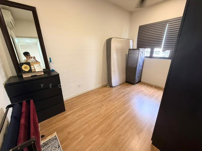 Kediaman Servis untuk Dijual di Sunway Avila Residences - Yeong Wan Chi - Bedroom - PropertyGuru.com.my