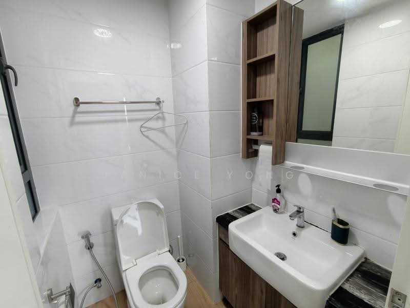 Kediaman Servis untuk Disewa di Country Garden Central Park - Janice Yong - Bathroom - PropertyGuru.com.my