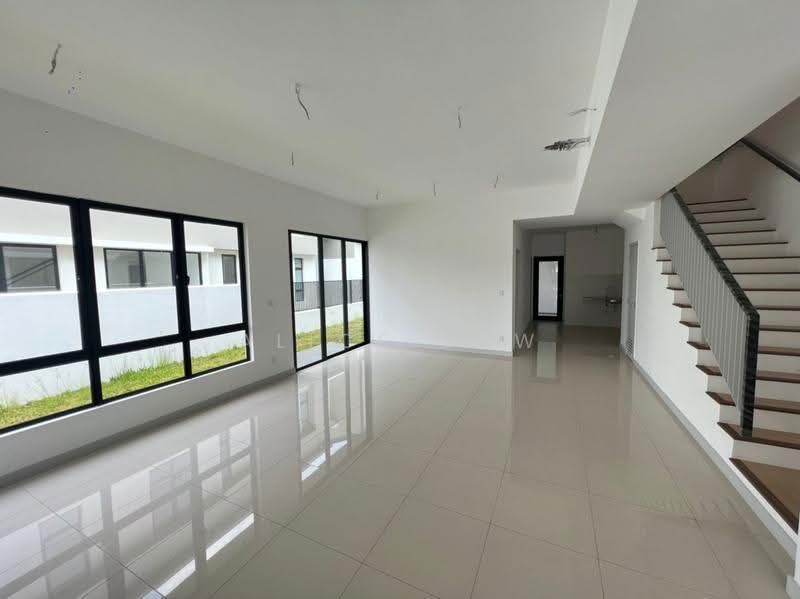 Rumah Berkembar untuk Dijual di Kota Emerald (Rawang) - Alice Low - Living Room - PropertyGuru.com.my