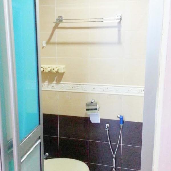 Pangsapuri untuk Dijual di Mutiara Heights - Ann Khor - Bathroom - PropertyGuru.com.my