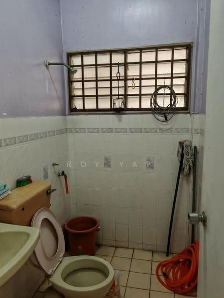 Kondominium untuk Dijual di Selesa Puteri Condominium - Roy Yap - Bathroom - PropertyGuru.com.my