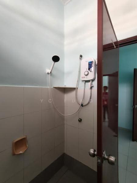 2-storey Terraced House for Rent in Taman Ungku Tun Aminah (Skudai) - YC Fung - Bathroom - PropertyGuru.com.my