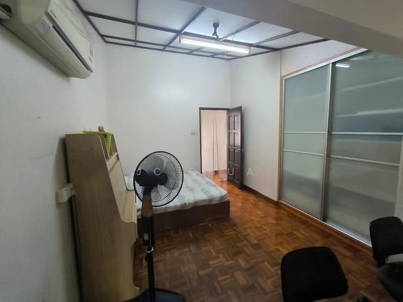2-storey Terraced House for Sale in Taman Seputeh (Seputeh) - JC Chua - Bedroom - PropertyGuru.com.my