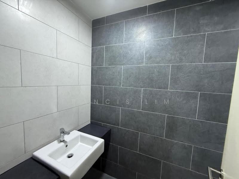 Service Residence for Sale at Paisley @ Tropicana Metropark - Francis Lim - Bathroom - PropertyGuru.com.my