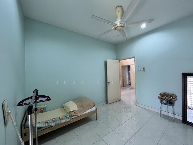 Rumah Teres 2-Tingkat untuk Dijual di Sutera Damansara (Damansara Damai) - Jessie Lin - Bedroom - PropertyGuru.com.my