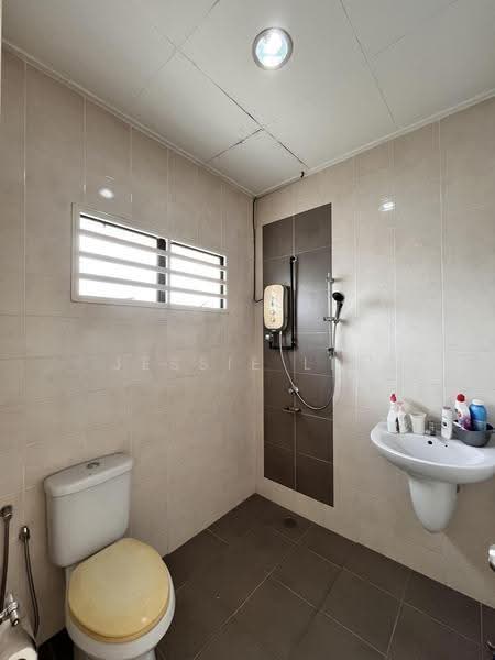 Rumah Teres 2-Tingkat untuk Dijual di Sutera Damansara (Damansara Damai) - Jessie Lin - Bathroom - PropertyGuru.com.my