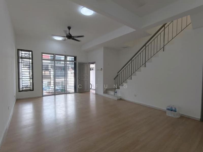 Rumah Teres 2-Tingkat untuk Disewa di Taman Mount Austin (Tebrau) - YC Fung - Living Room - PropertyGuru.com.my