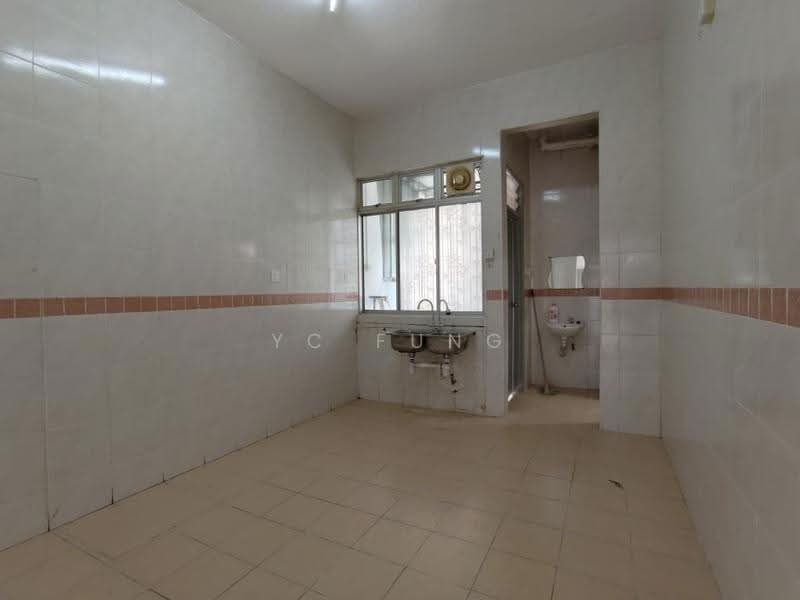 Rumah Teres 2-Tingkat untuk Disewa di Taman Mount Austin (Tebrau) - YC Fung - Kitchen - PropertyGuru.com.my