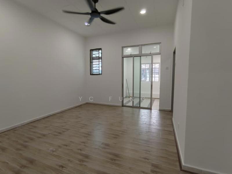 Rumah Teres 2-Tingkat untuk Disewa di Taman Mount Austin (Tebrau) - YC Fung - Living Room - PropertyGuru.com.my