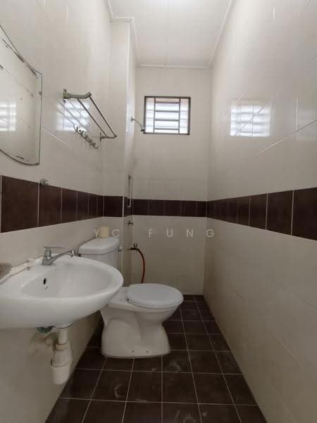 Rumah Teres 2-Tingkat untuk Disewa di Taman Mount Austin (Tebrau) - YC Fung - Bathroom - PropertyGuru.com.my