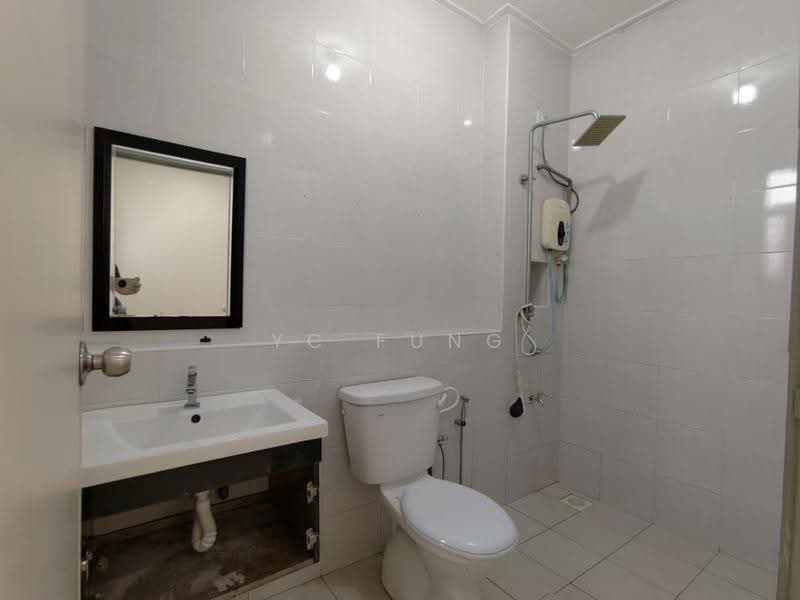 Rumah Teres 2-Tingkat untuk Disewa di Taman Mount Austin (Tebrau) - YC Fung - Bathroom - PropertyGuru.com.my