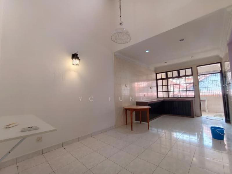 Rumah Teres 1.5-Tingkat untuk Disewa di Taman Rinting (Masai) - YC Fung - Kitchen - PropertyGuru.com.my