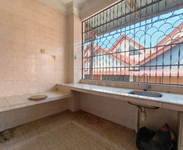 Rumah Teres 1.5-Tingkat untuk Disewa di Taman Rinting (Masai) - YC Fung - Kitchen - PropertyGuru.com.my