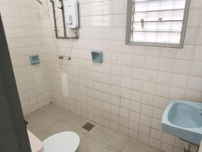 Rumah Teres untuk Disewa di Usj 2 (Subang Jaya) - Kenix Lee - Bathroom - PropertyGuru.com.my