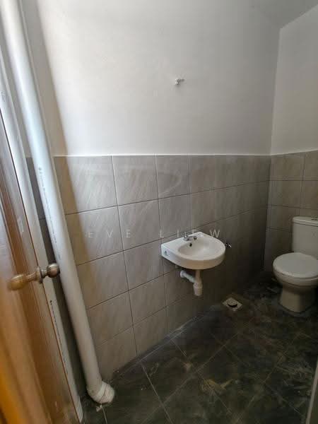 Factory for Sale in Pusat Bandar Senawang (Senawang) - Eve Liew - Bathroom - PropertyGuru.com.my