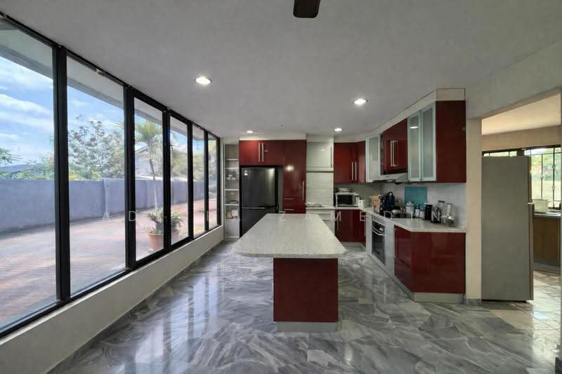 Bungalow House untuk Dijual di Seksyen 18 (Petaling Jaya) - Adzura Zamedin - Kitchen - PropertyGuru.com.my